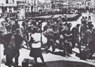 77. Zarobljeni civili i vojnici u prolasku kroz Maribor 1945